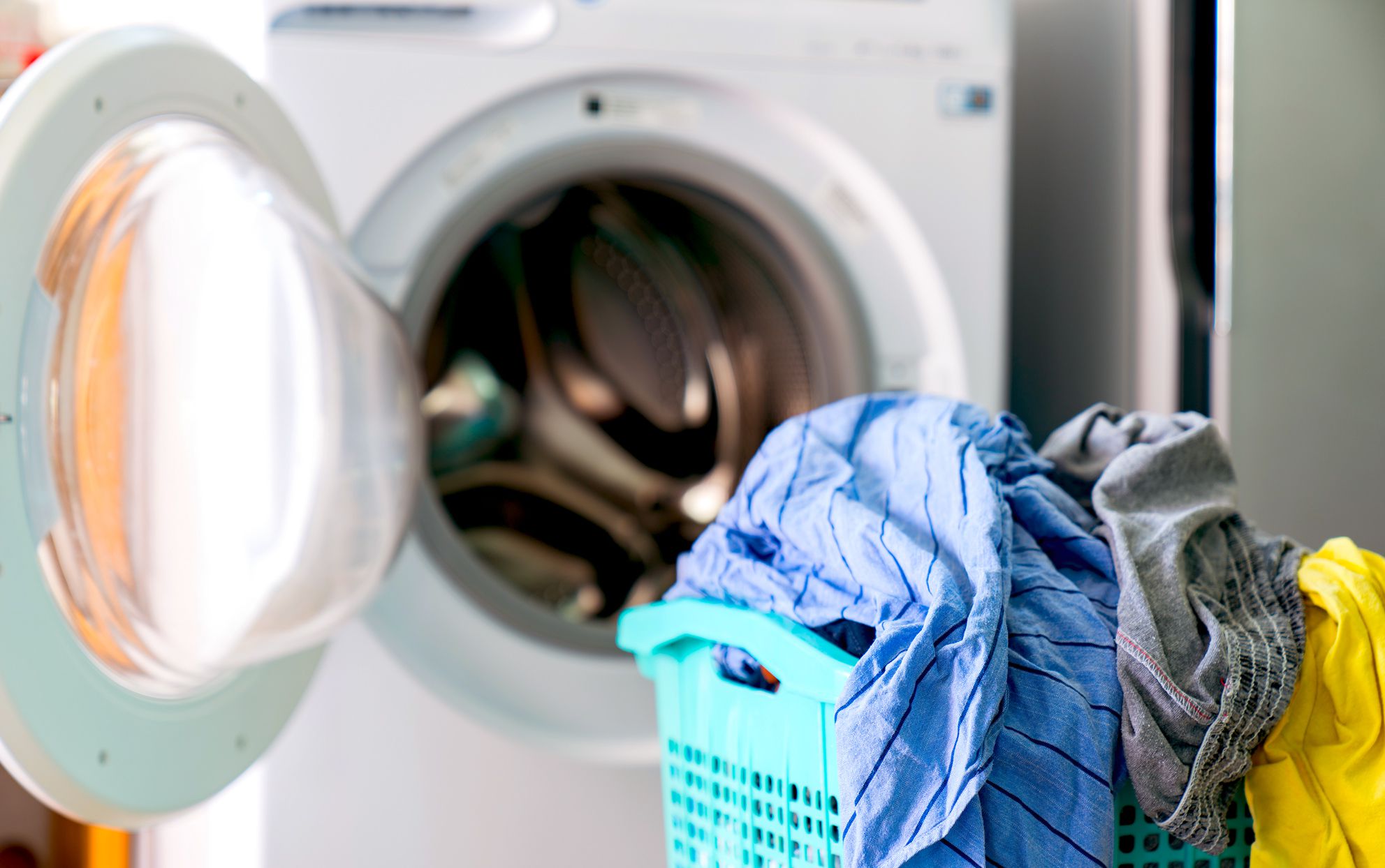 ¿Cómo lavar la ropa en la lavadora?
