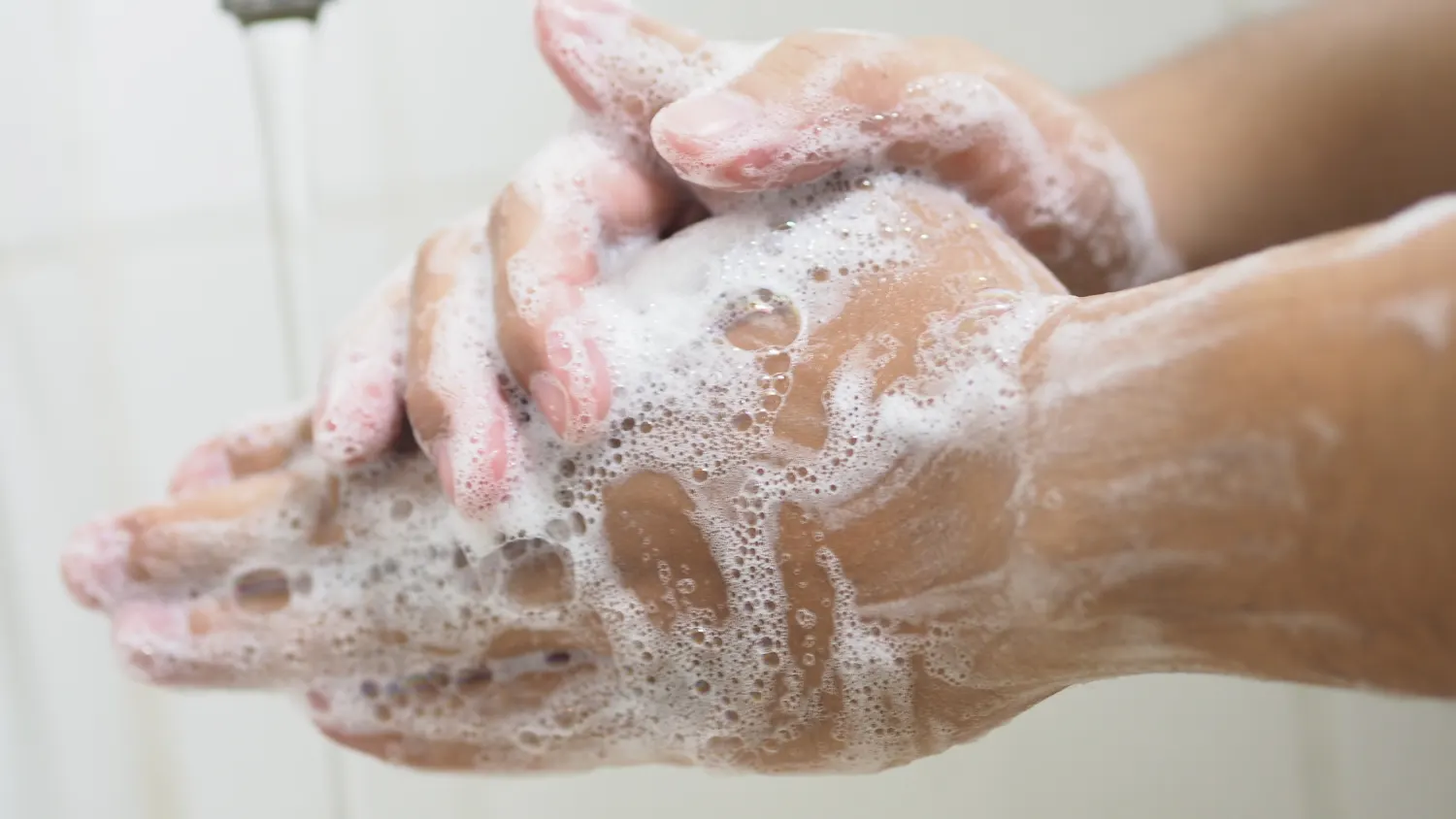 ¿Cómo lavar bien las manos?