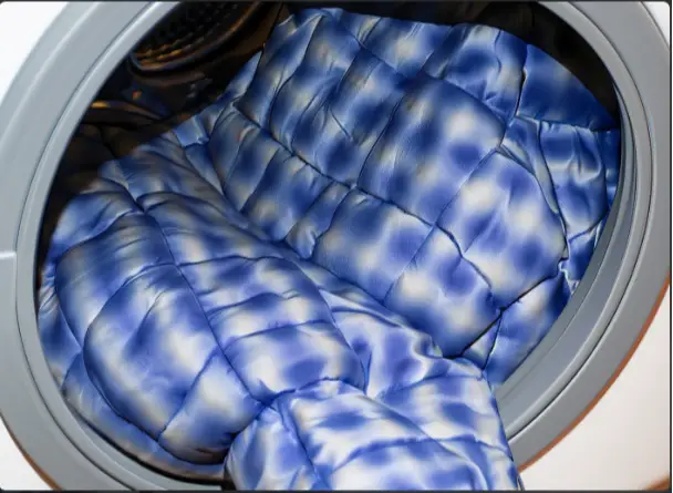 wash a quilted jacket in the washing machine